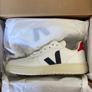 Veja V-10 leather extra-white nautico